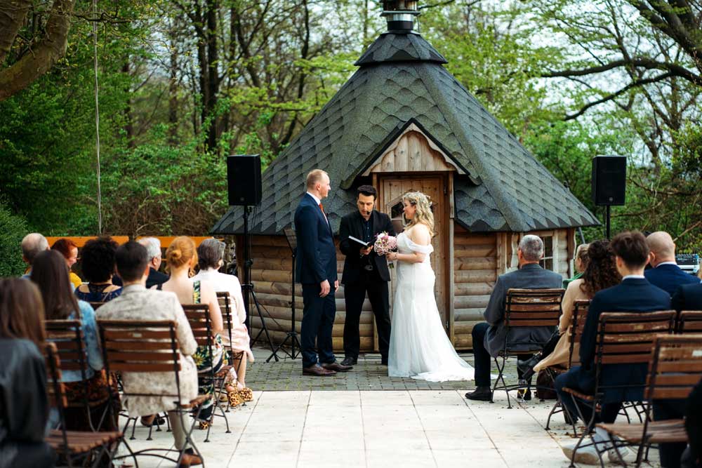Zauberer als Trauredner auf einer Hochzeit in Essen